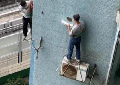 危險(xiǎn)的高空作業(yè)行為 禁止模仿