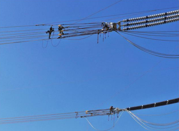 國網電力施工人員